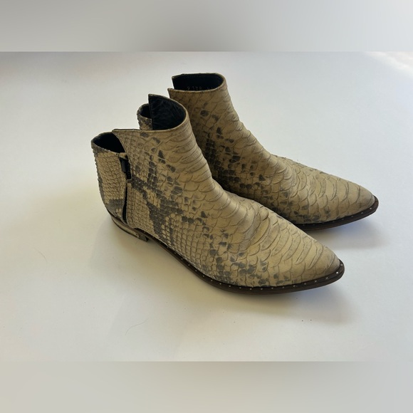 Freda Salvador side zip snakeskin booties size 8 - Picture 3 of 4